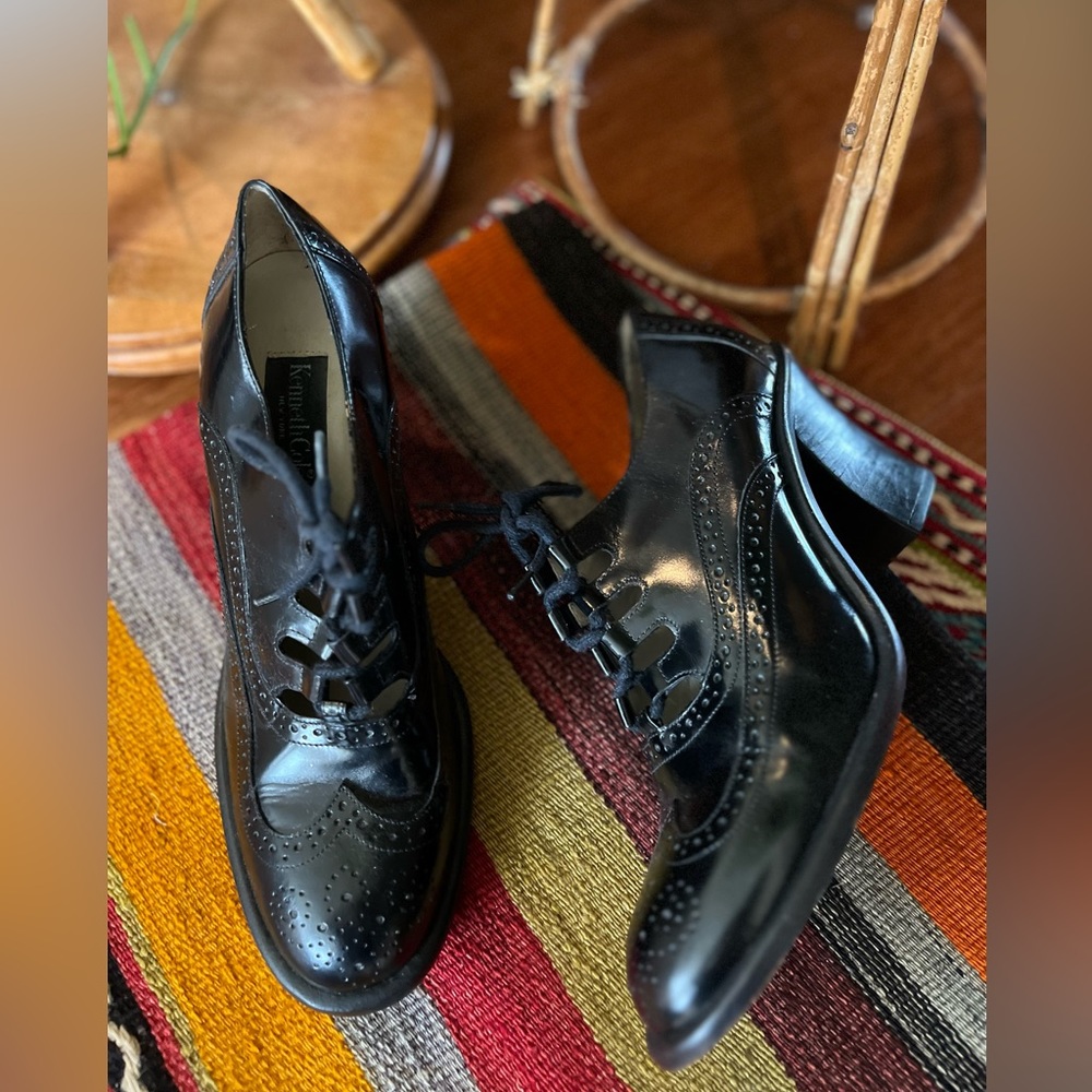 Kenneth Cole Black Oxford Wingtip Pump SZ 9